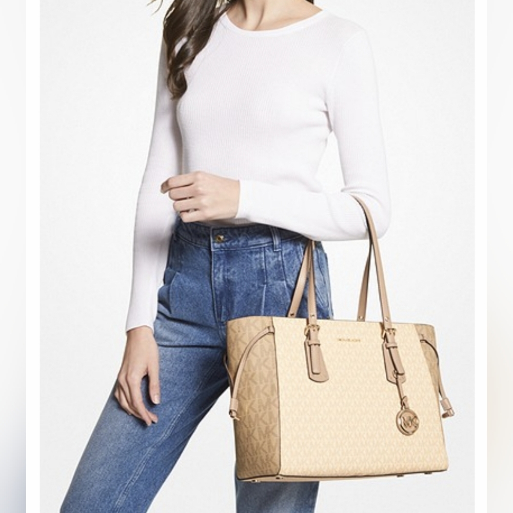 Michael kors Voyager Signature Logo Large Tote - Picture 3 of 12